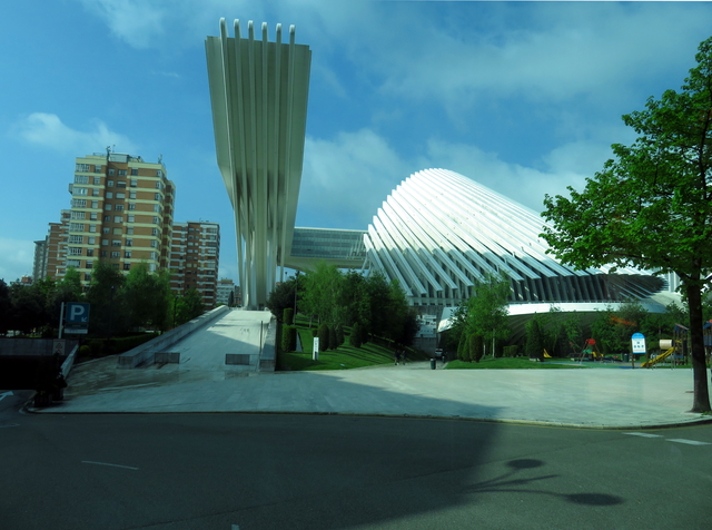 Palacio de congresos de Oviedo, obra del aquitecto Calatrava. 