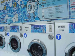 Lavandería automática en Los Boliches. Foto licencia CC. Si usted quiere usarla puede hacerlo mencionando que es de felix.ares.fm