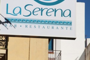 El letrero de la Serena se ve mejor y está al lado