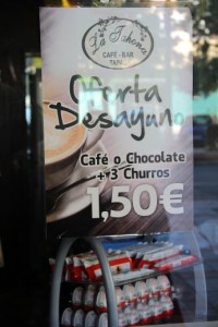 La Tahona. Desayuno: chocolate o café más tres churros 1,50 €