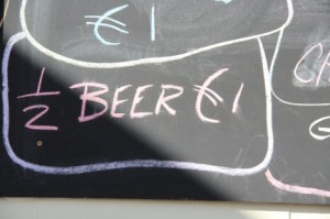Detalle pizarra 1/2 cerveza 1€