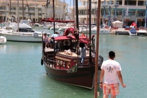 El barco llegando al puerto