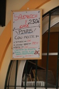 Otras ofertas: sandwich y café 2,50€. Pitufos con aceite y varias cosas: 2€