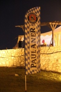Banderola de uno de los patrocinadores: Paulaner