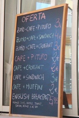 Ofertas. Zumo + café + pitufo