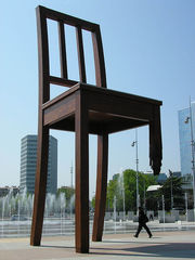 Monumento "La Silla Rota", dedicada a la paz. Ubicada en Ginebra 