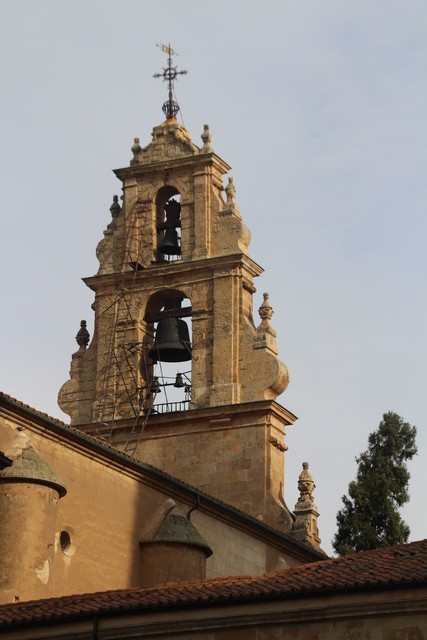 Campanario edificio histórico de la ciudad de Salamanca.