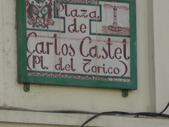 El auténtico nombre de la "plaza del torico" es Plaza de Carlos Castel.